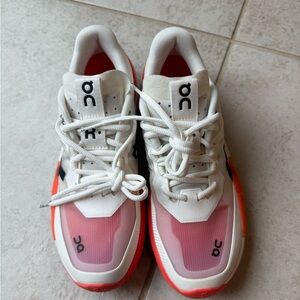 On Running the Roger pro 2 tennis shoes size - women